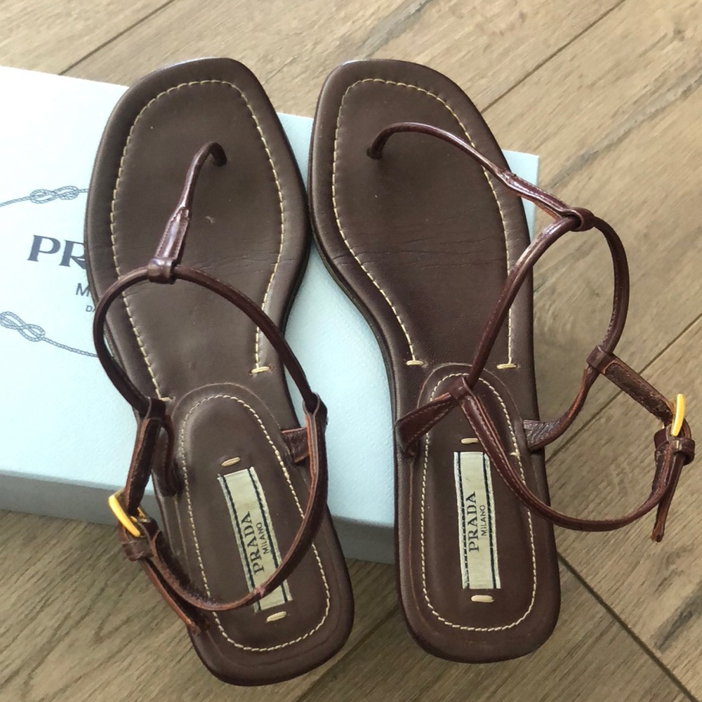 Prada size 35 purple thong sandals